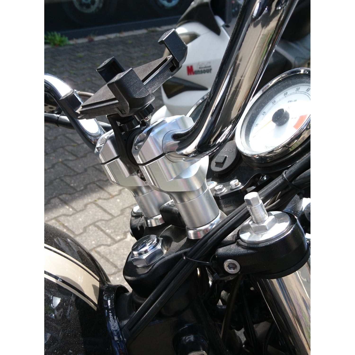 LSL Lenkerklemmböcke Ø25,4mm schwarz für Bonneville/T100/Thruxto - Motorradteile & Ersatzteile - Lenker, Griffe & Hebel
