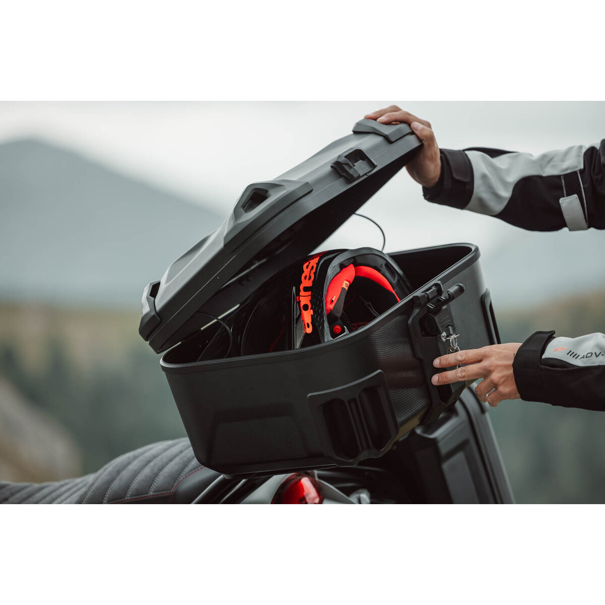 SW-MOTECH-Koffer/Topcase Dusc L 41 Liter schwarz-5752301199000000