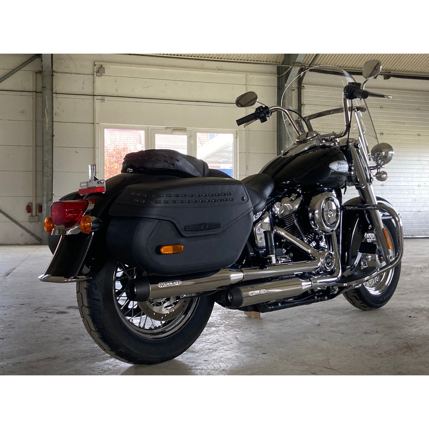 Miller Exhaust Auspuff Paar Tapered poliert/schwarz für Heritage Clas 21-24 - Motorradteile & Ersatzteile - Auspuff