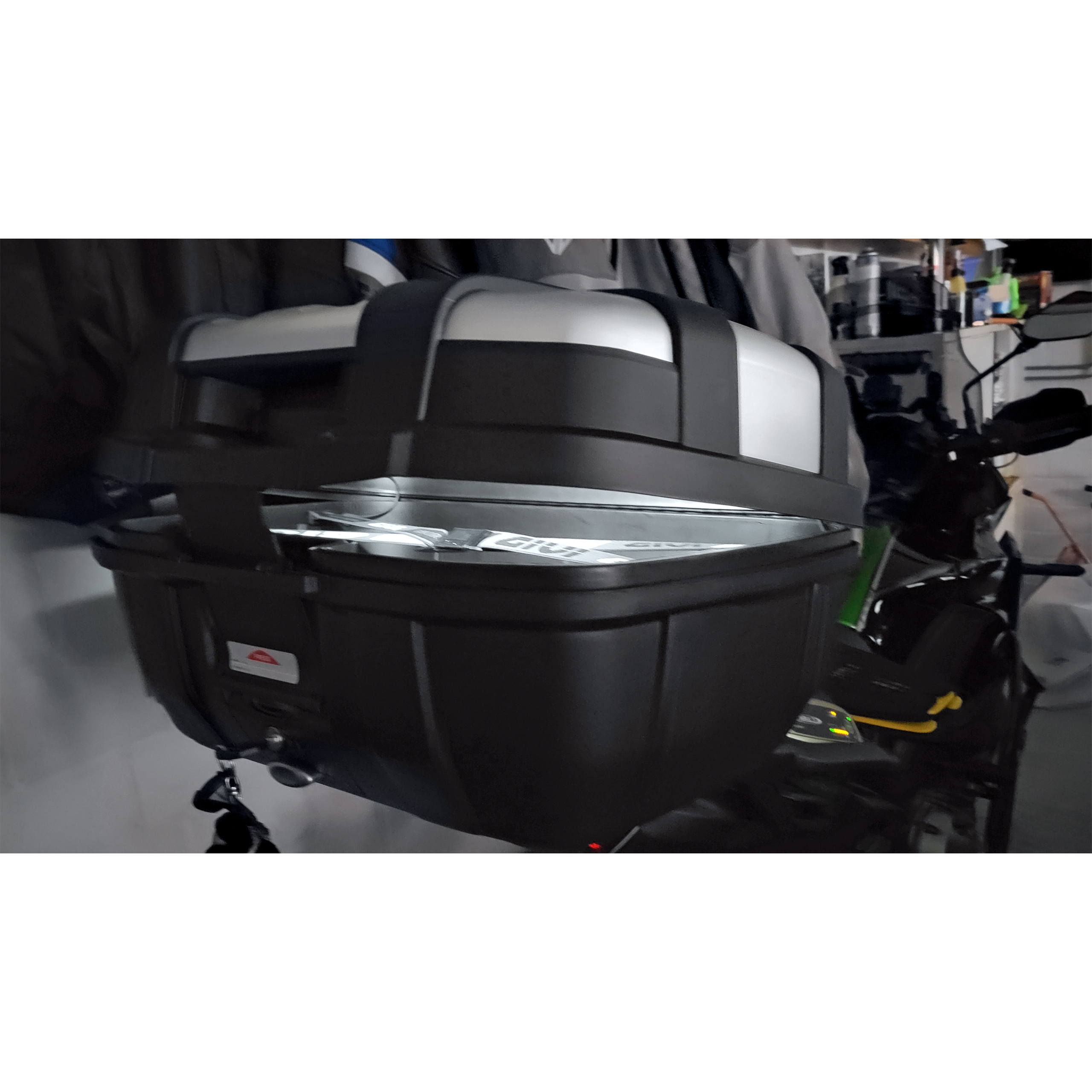 Givi-Innenbeleuchtung E198 für Koffer/Topcase-5741131189001550