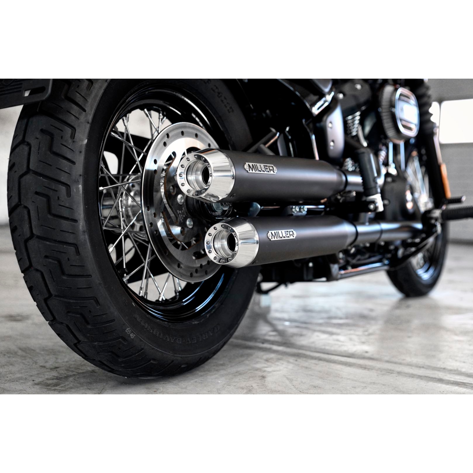 Miller Exhaust Auspuff Paar Tapered schwarz/poliert für Street Bob 21-24 - Motorradteile & Ersatzteile - Auspuff