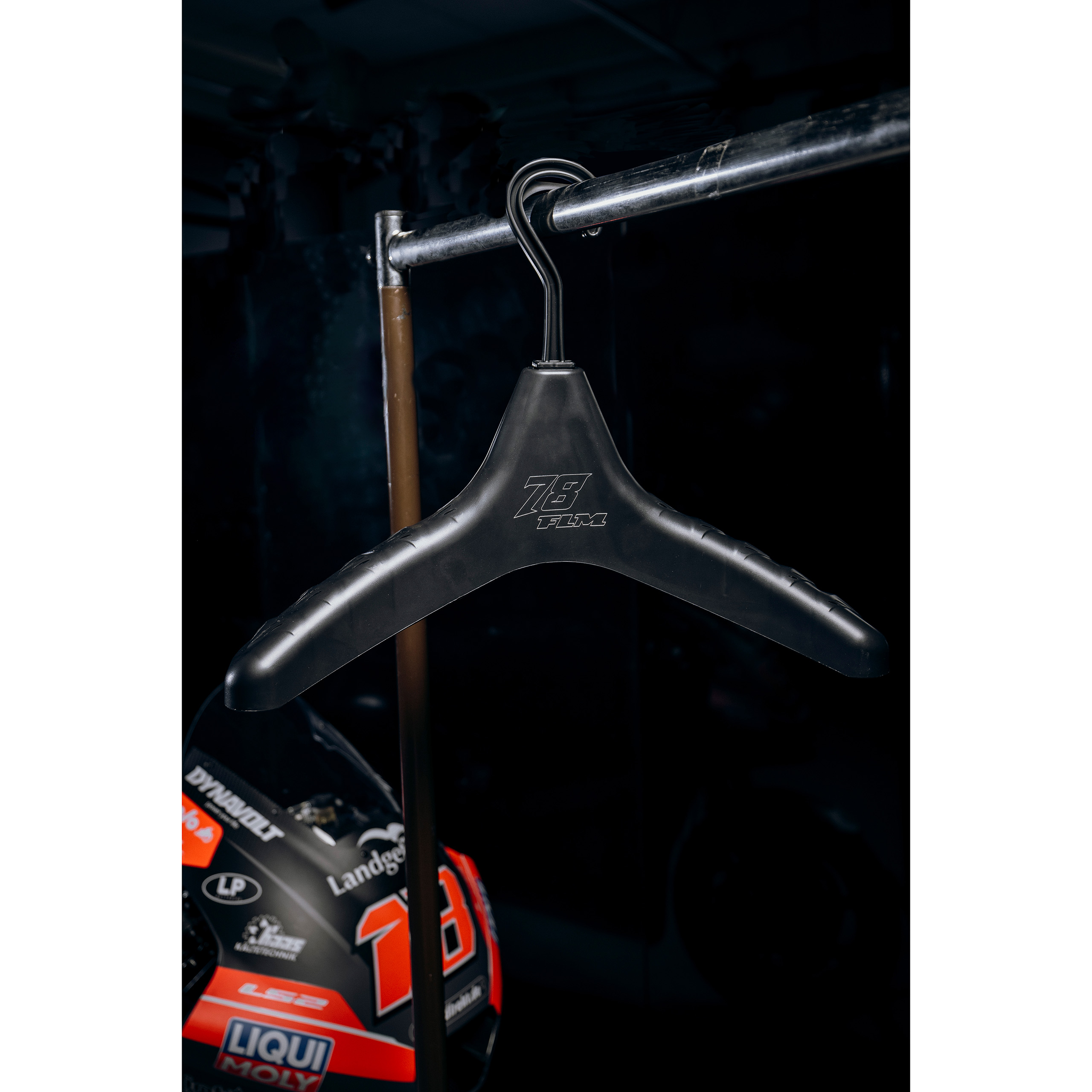 FLM Kleiderbügel STRONG 8 kg schwarz