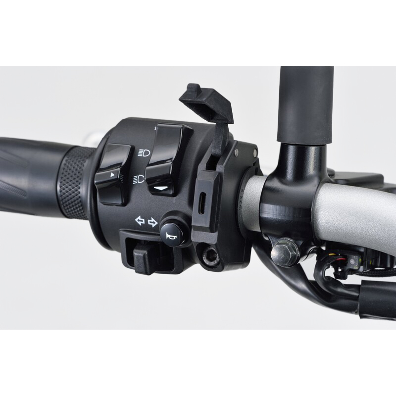 Daytona dashboard socket USB-C slim with handlebar mount