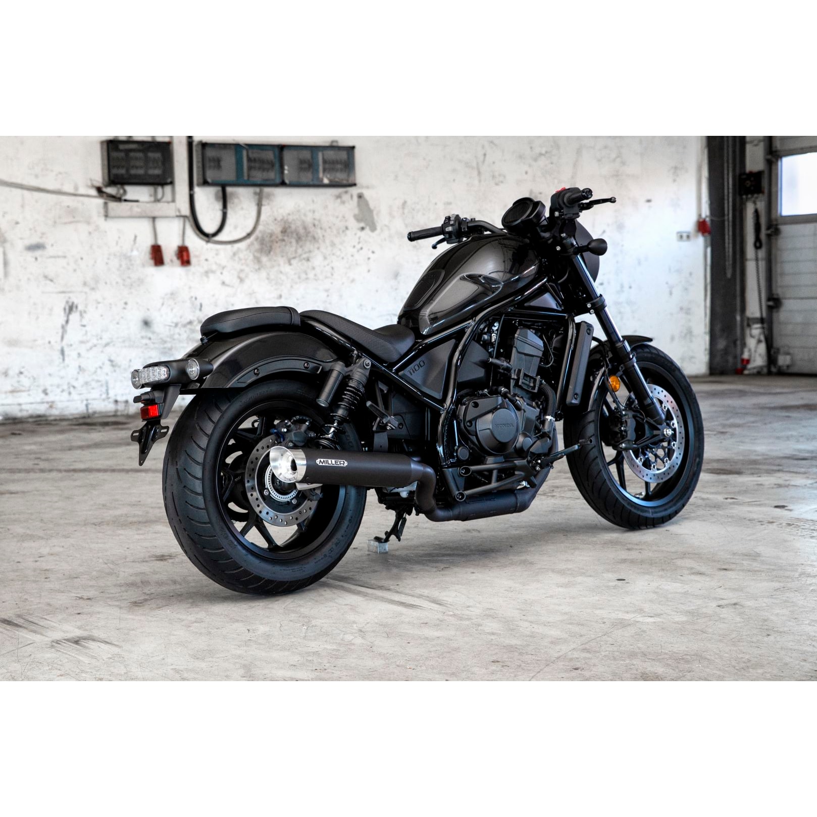 Miller Exhaust escape SlashCut negro/pulido para CMX 1100 Rebel 2025-