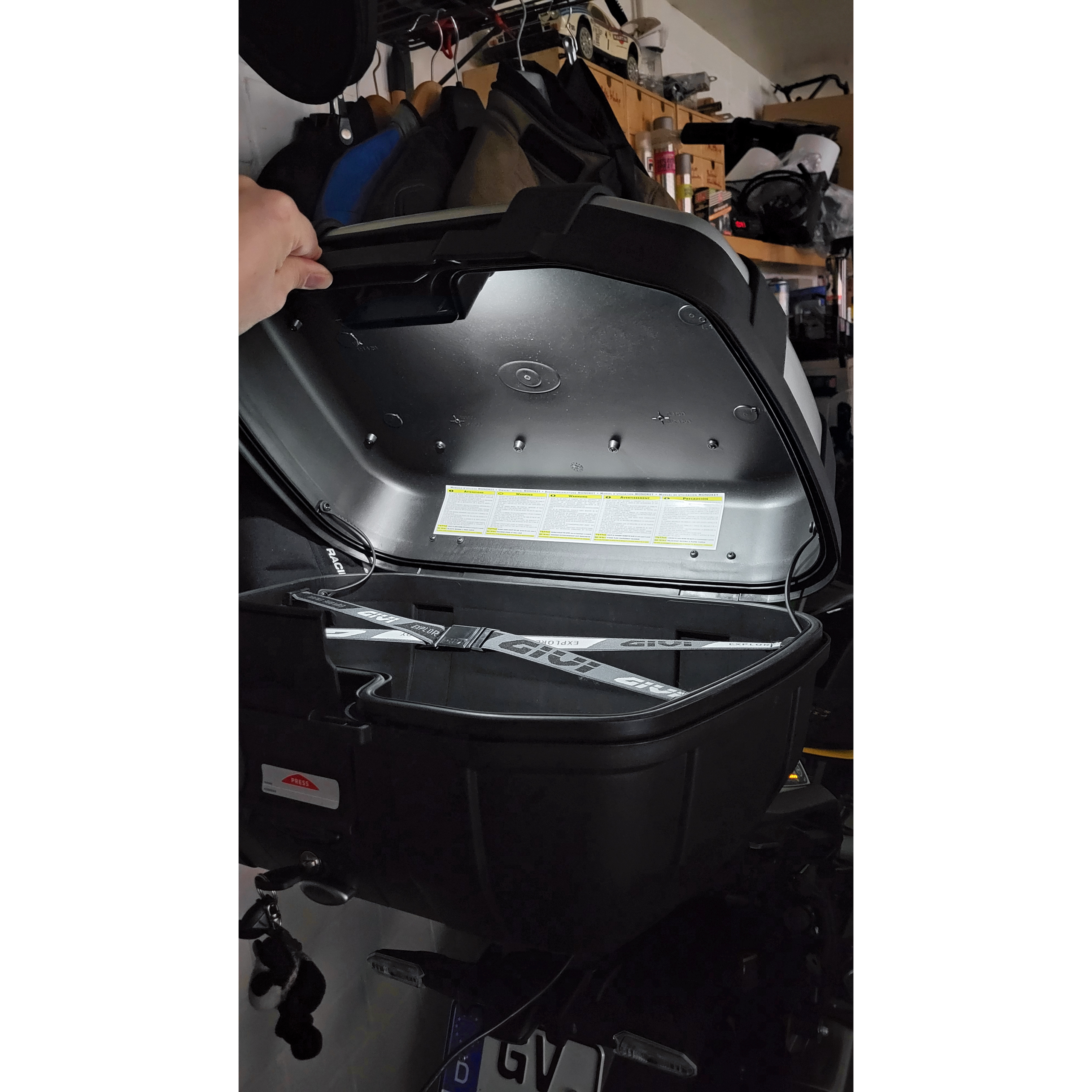 Givi-Innenbeleuchtung E198 für Koffer/Topcase-5741131189001550